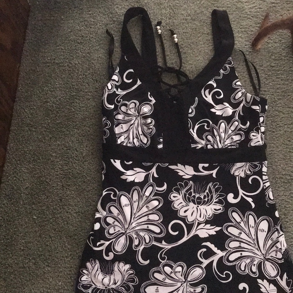 Black and white floral tank top